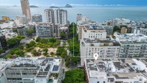 Reformado, decorado e a 5min. da Praia do Leblon - por Casapē