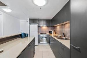 City Heights! 2Bed1Bath1CarViews ~ CBD