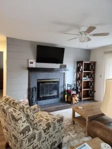 Mt Snow Condo with Pool Mountain Views Half Mile to Mtn - Dover