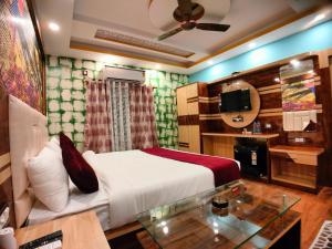 THE PELICAN BEACH RESORT