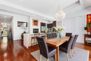 Cottage Gem - 2BR Parkside Retreat