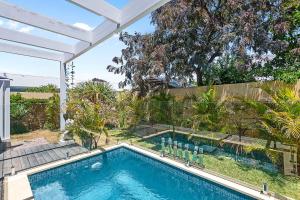 Cottage Gem - 2BR Parkside Retreat