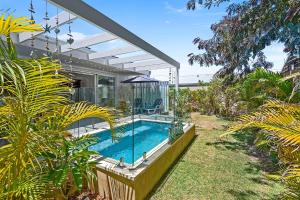 Cottage Gem - 2BR Parkside Retreat