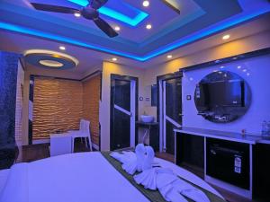 THE PELICAN BEACH RESORT