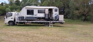 obrázek - RV Caravan in Rural Setting on Edge of Town Max 2 night stay