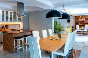 Luxury Pool Villa Feliz