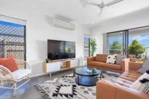 Trinity Beach 4BR Modern Getaway with Spa, Pet Friendly - Kuranda