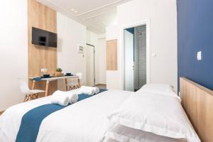 Pantheon square view 3