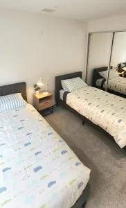 Comfy 2 bed appt in central werribee - Werribee