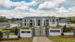 Villa Tasha Luxury Suites, Lanseria - Renos