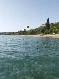 Takis Haikos House two minutes walk to the beach Peroulia - Kómpoi