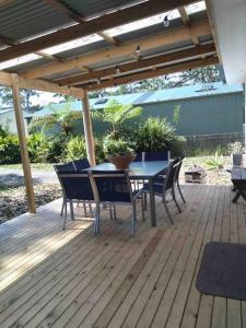 Cosy two bedroom bungalow close to lake and ocean