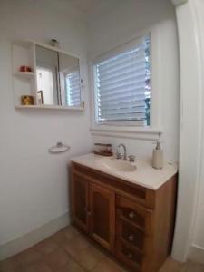 Cosy two bedroom bungalow close to lake and ocean