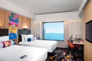 Aloft, Guest room, 2 Twin, City view