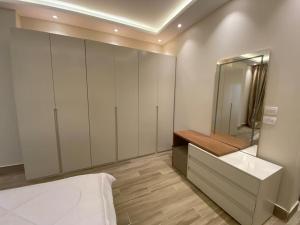 Sheikh Zayed luxury apartment with Arkan palm view