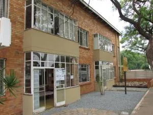 Cozy Flat next to Aventura - Mmukubyane