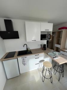 Joli studio, idéalement situé!!