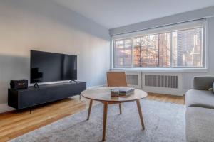 Lenox Hill 2br w elevator doorman nr art NYC-1389