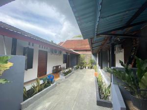 Krui Saejadi Surf and Stay