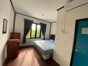 Krui Saejadi Surf and Stay