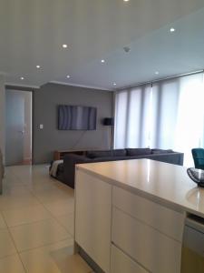 Sandton Smart Apartment Eighteen