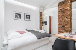 Beautiful WrocLoft Apartment by Renters