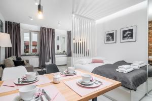 Beautiful WrocLoft Apartment by Noclegi Renters