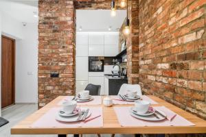 Beautiful WrocLoft Apartment by Noclegi Renters