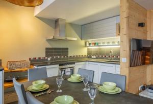 Apartment Genevrier - Spacious Balcony with Mont Blanc Views