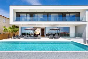 Luxury Villa Dali with sauna, whirlpool and heated pool in Medulin only 1,7 km from the beach