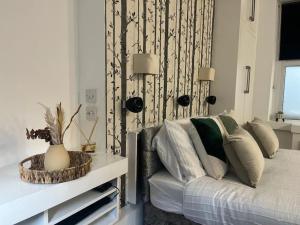 Tree studio apartment Barbican F3