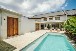 Stylish Brand New Luxurious ~ 5* Location ~ Canggu
