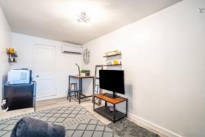 Cozy Studio wgated parking