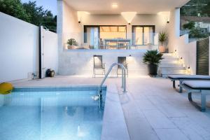 The Pool House Vis