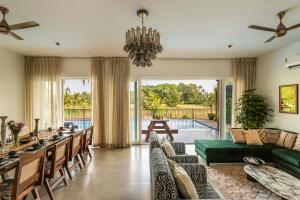 Avalon by Hireavilla - 6BR Villa with Pool & Field View in Parra, North Goa