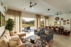 Avalon & Verona by Hireavilla - 6BR Villas with Private Pools & Field Views in Parra, North Goa