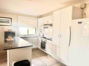 뉴캐슬 Maya Newcasle 6 bedrooms home 싱글룸 로비