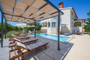 Villa Eufemia near Poreč with large garden and outdoor playground for kids