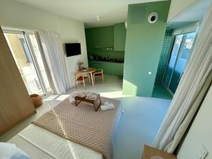 Penthouse with Private Rooftop and Hot Tub