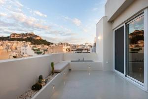 Penthouse with Private Rooftop and Hot Tub