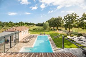 Villa Green Frame in Cental Istria for families with playground and wellness