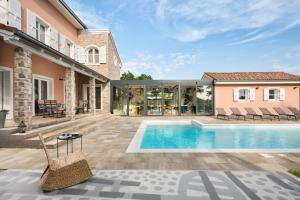 Villa Green Frame in Cental Istria for families with playground and wellness