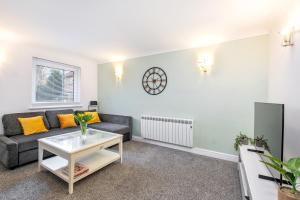 20pct OFF LONG STAYS CONTRACTORS Welcome Chantry close stay