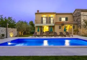 Villa Hisina near Porec for 6 people with private swimming pool - Baderna
