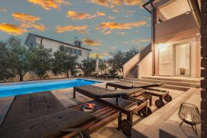 Villa Javor near Pula only 1 km from the beach with sea view and heated pool