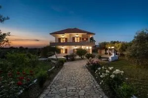 Garden House with Pool, 10min to center - Nerokoúros