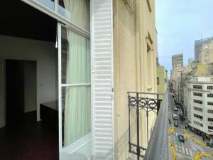 La Platea de Bs As 7A Balcones con vistas al Palacio Libertad