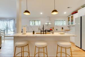 about 1 Mi to Dtwn Wilmington Home with Patio!