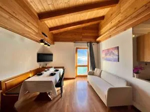 Cozy Penthouse 2 bedrooms with WiFi - Netflix - Private Parking - 富西内·因瓦尔罗马纳