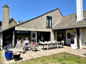 P25 Luxueuze villa met 5 kamers voor 10 personen, 760m van strand met garage en tuin